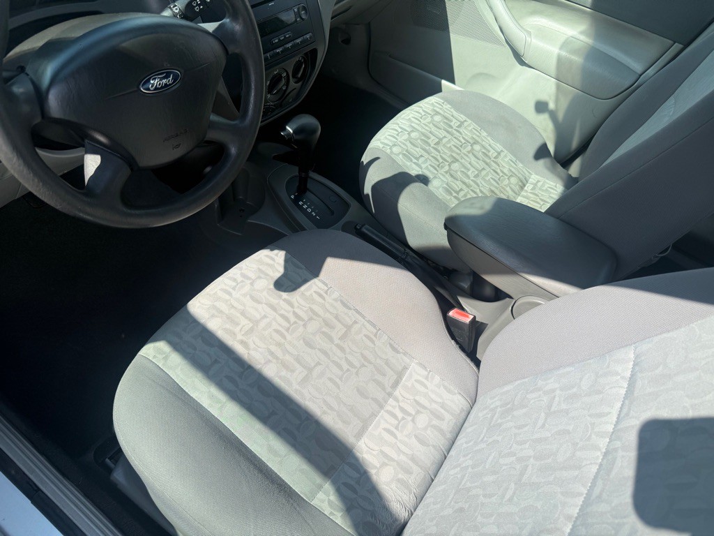 2005 Ford Focus Image 7