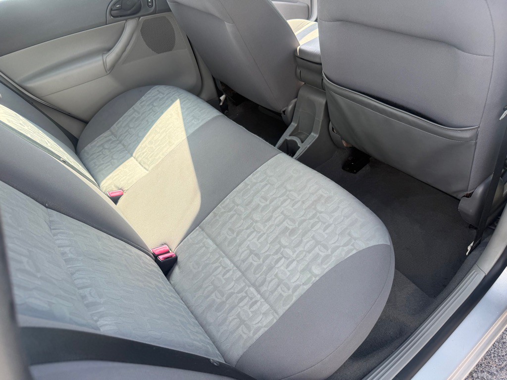 2005 Ford Focus Image 11