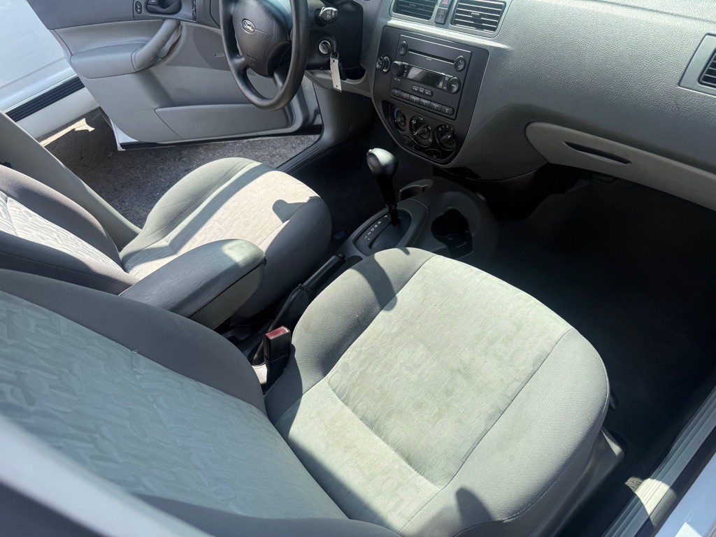 2005 Ford Focus Image 12