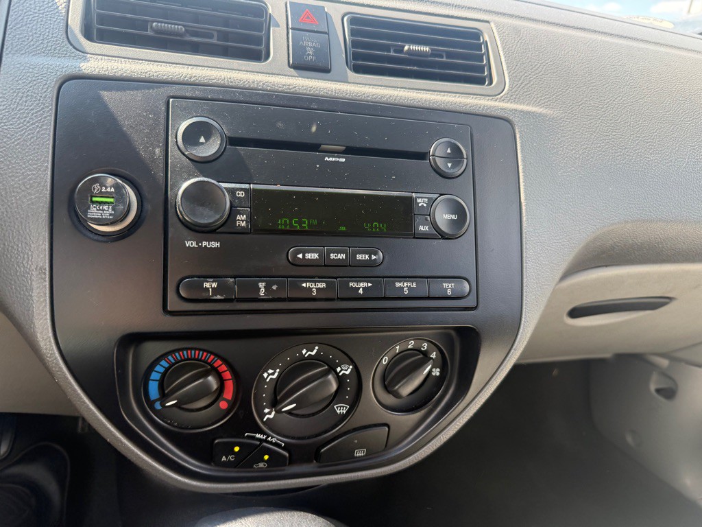 2005 Ford Focus Image 18
