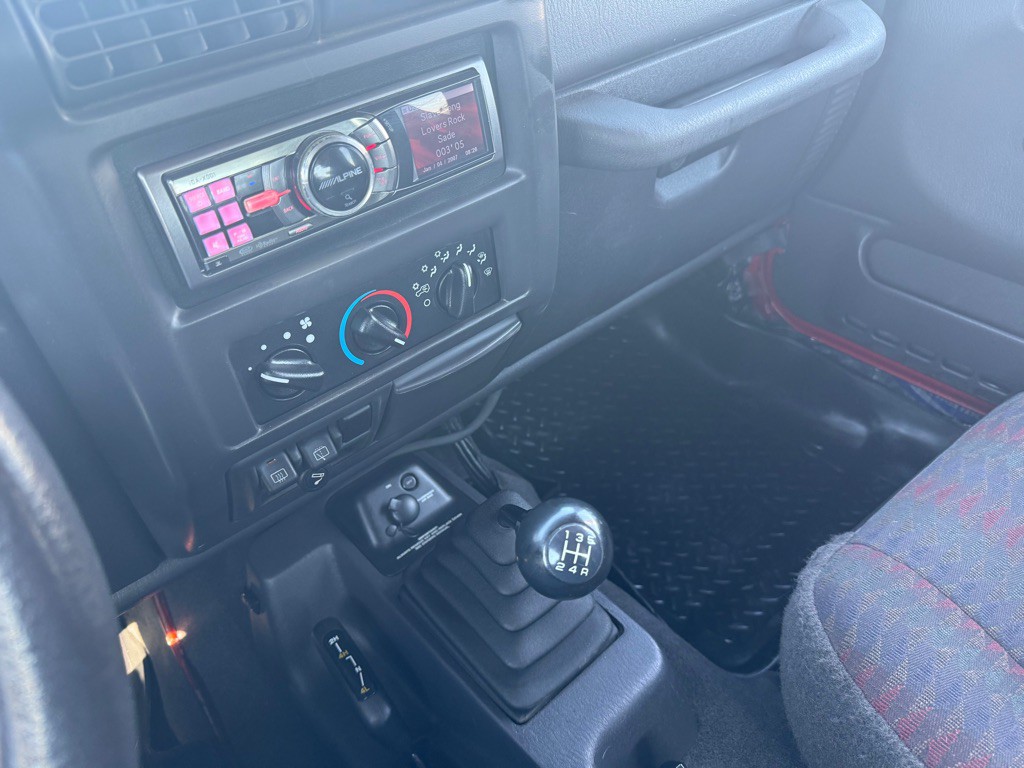 2000 Jeep Wrangler Image 23