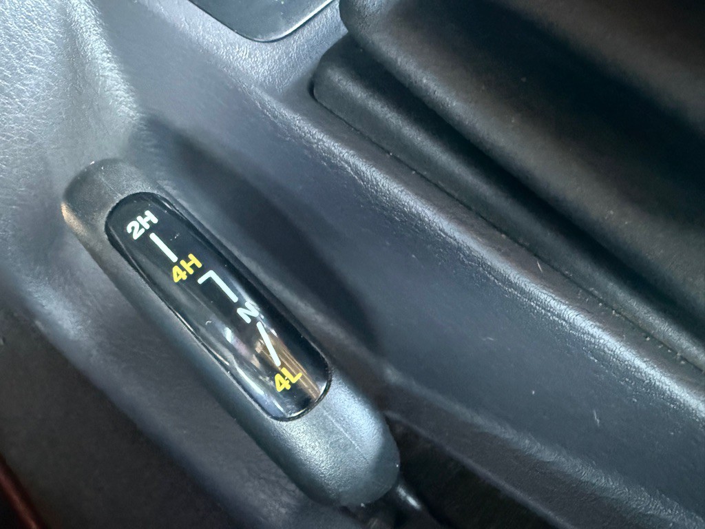 2000 Jeep Wrangler Image 25