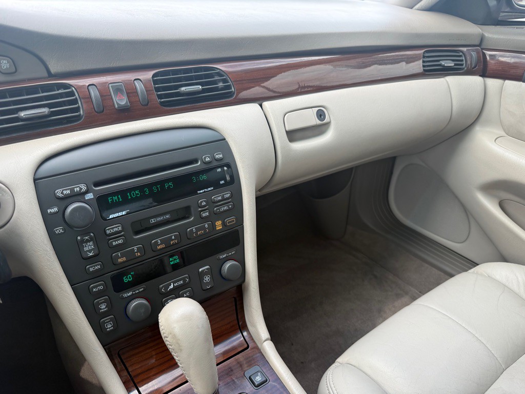 1998 Cadillac Seville Image 23