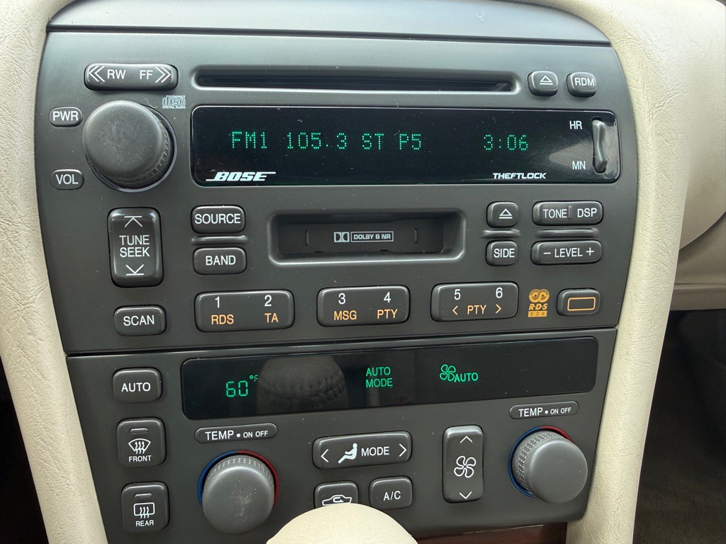 1998 Cadillac Seville Image 24