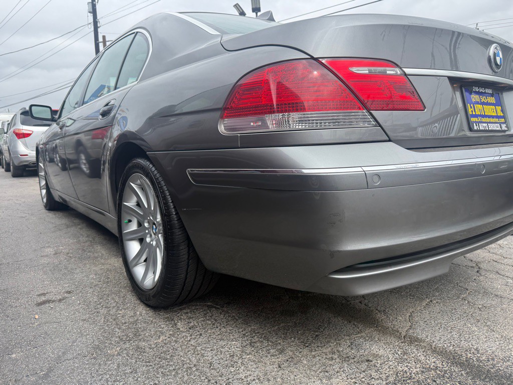 2006 BMW 7 Series Image 2