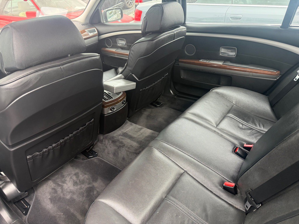 2006 BMW 7 Series Image 10