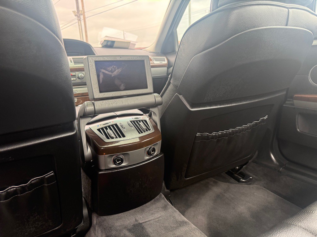 2006 BMW 7 Series Image 12