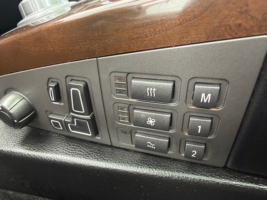 2006 BMW 7 Series Image 23