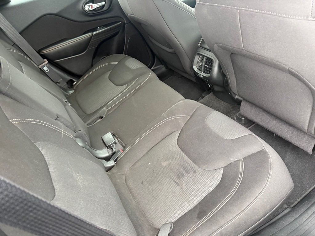 2015 Jeep Cherokee Image 16