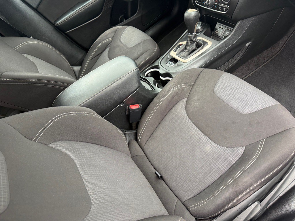 2015 Jeep Cherokee Image 18