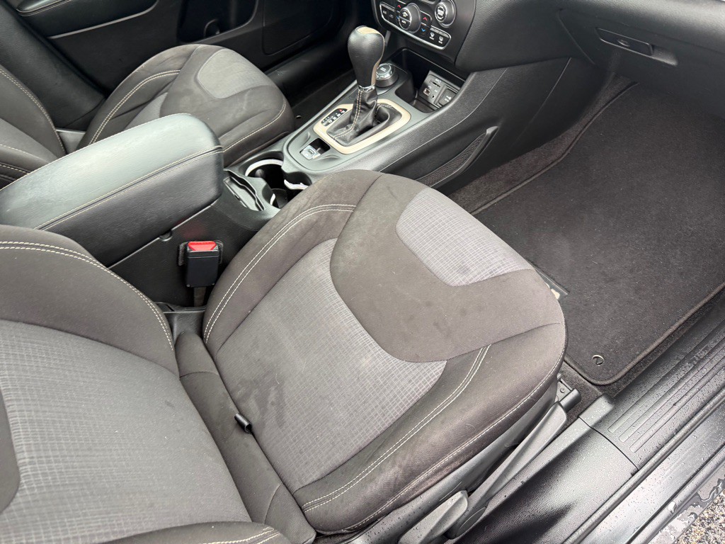 2015 Jeep Cherokee Image 21