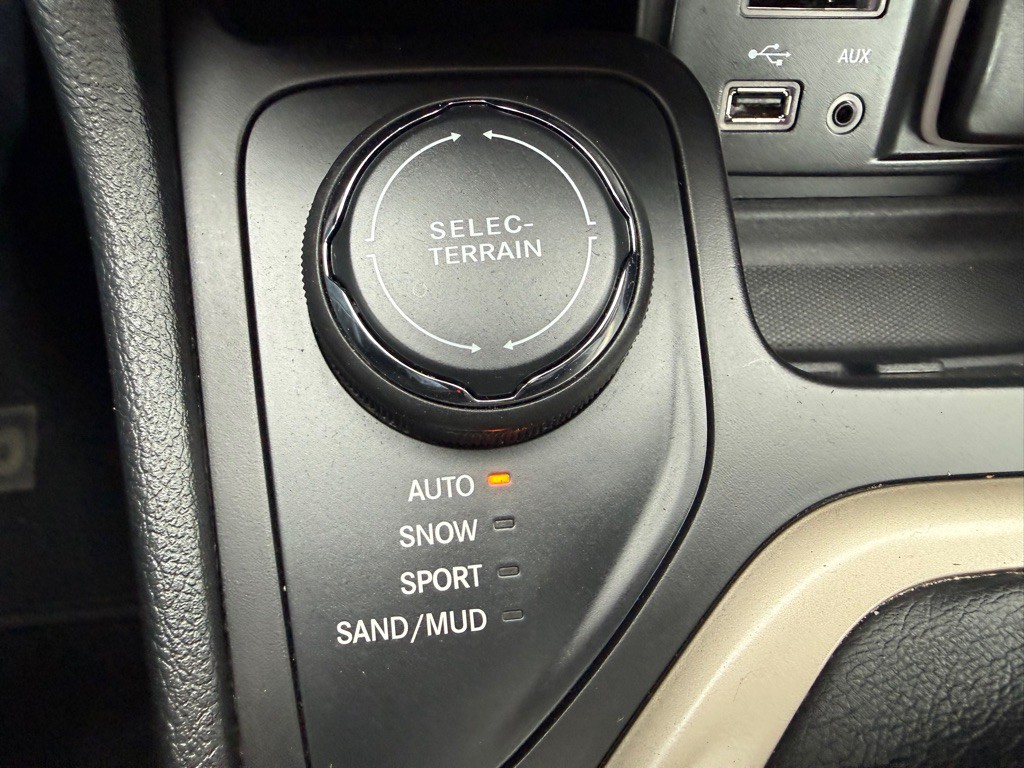 2015 Jeep Cherokee Image 44