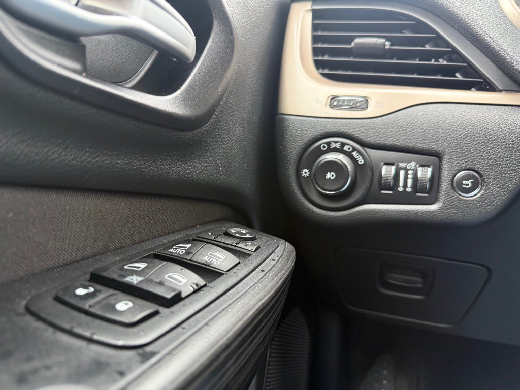 2015 Jeep Cherokee Image 53