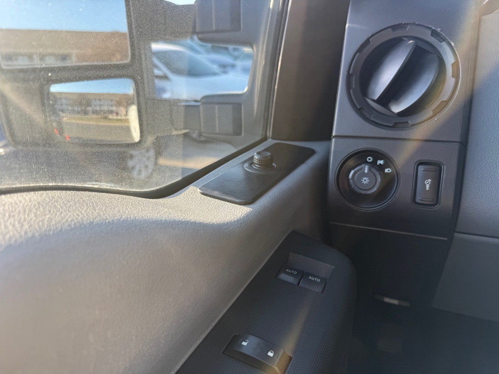 2015 Ford F-250 Image 35