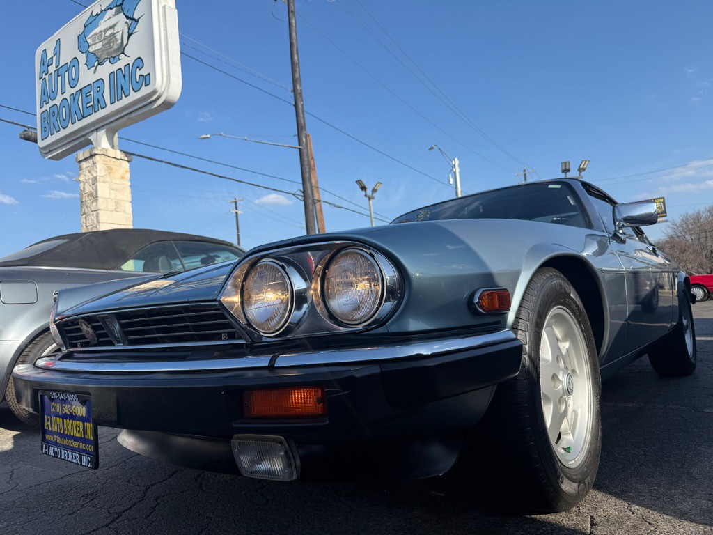 1990 Jaguar XJ Image 1