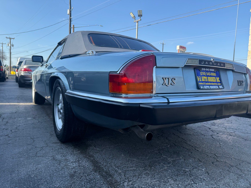 1990 Jaguar XJ Image 2