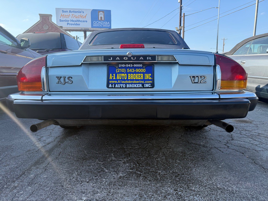 1990 Jaguar XJ Image 3