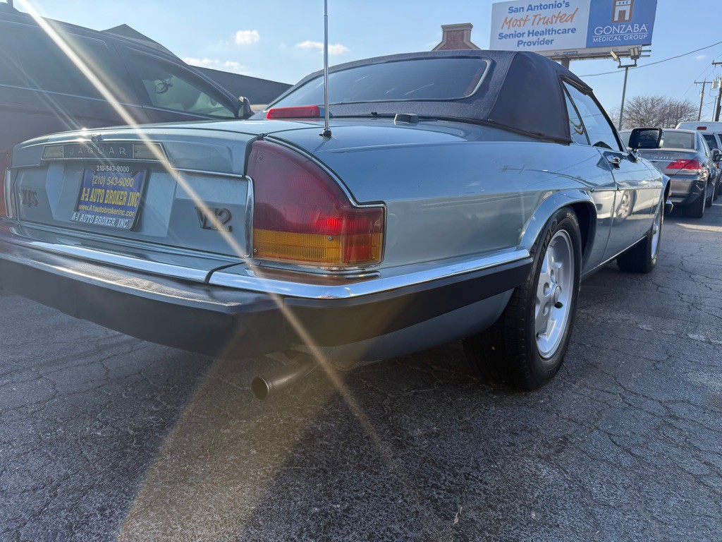 1990 Jaguar XJ Image 4