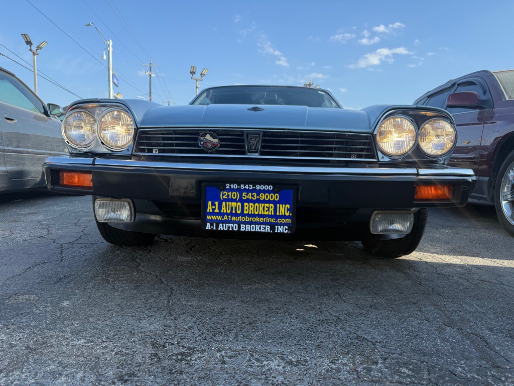 1990 Jaguar XJ Image 6