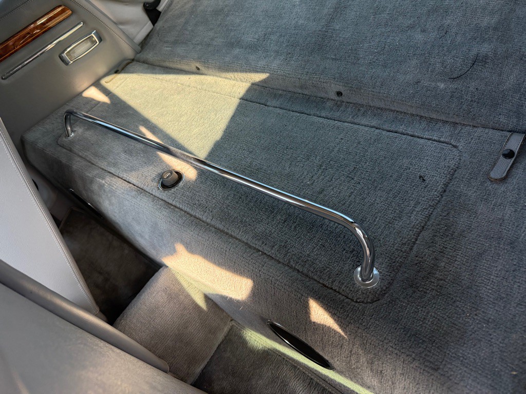 1990 Jaguar XJ Image 9