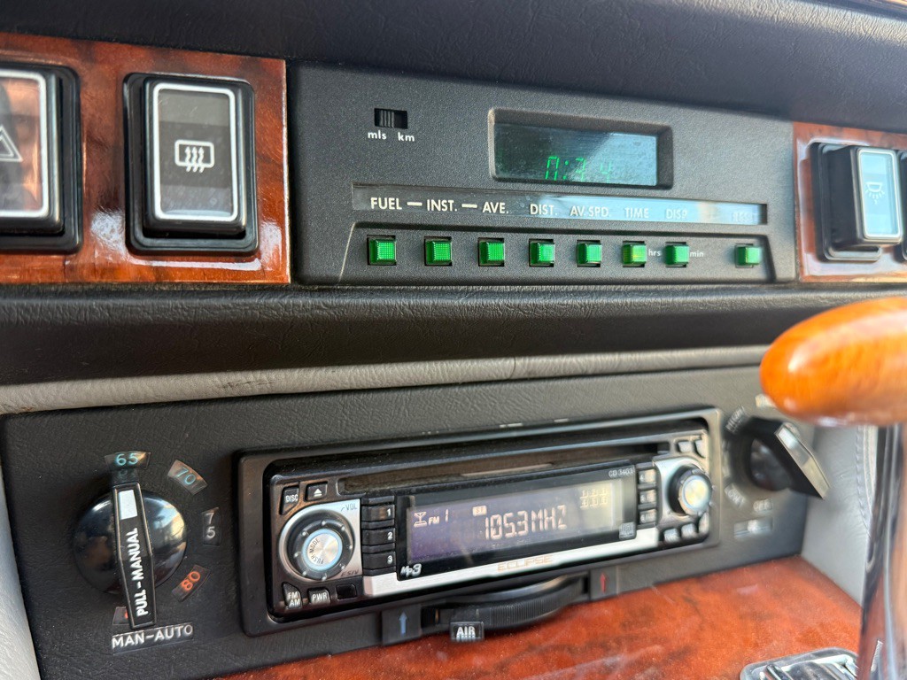 1990 Jaguar XJ Image 23