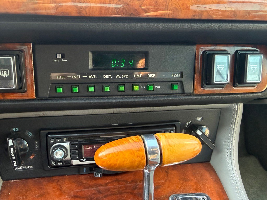 1990 Jaguar XJ Image 24