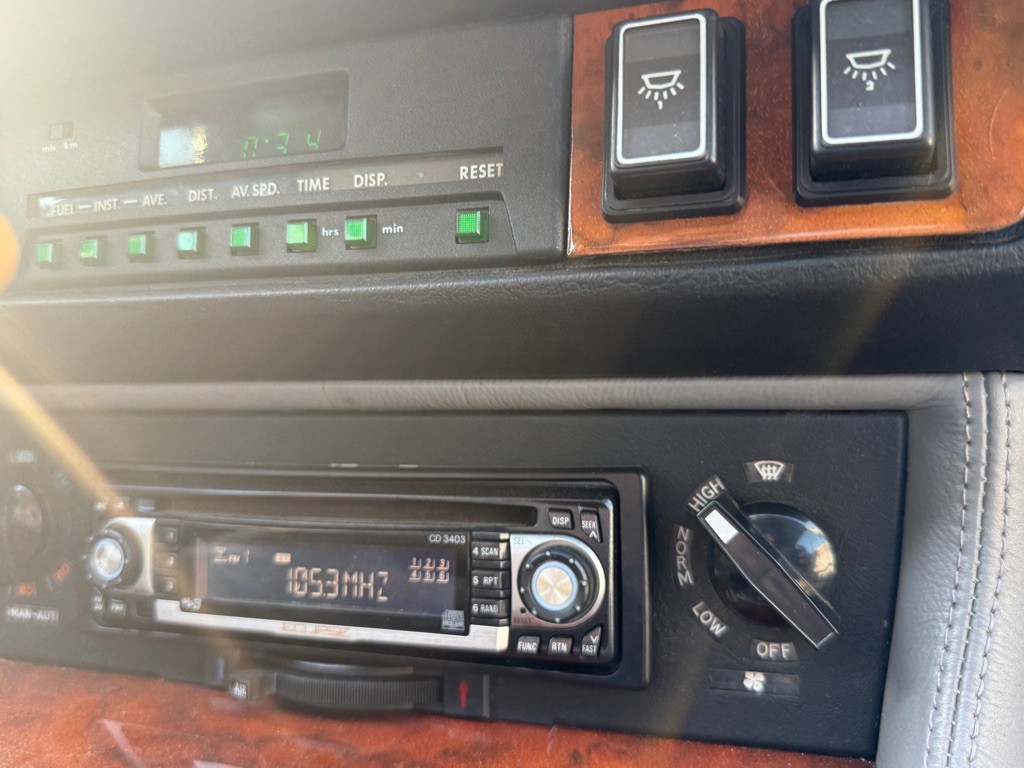 1990 Jaguar XJ Image 26