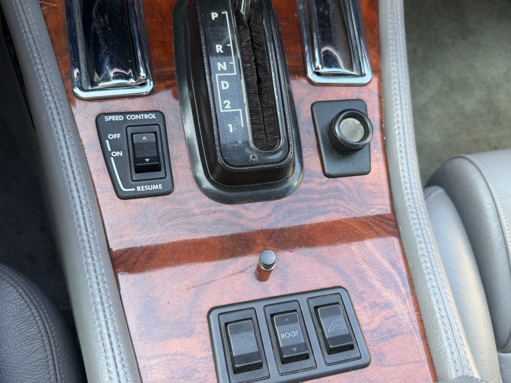 1990 Jaguar XJ Image 27