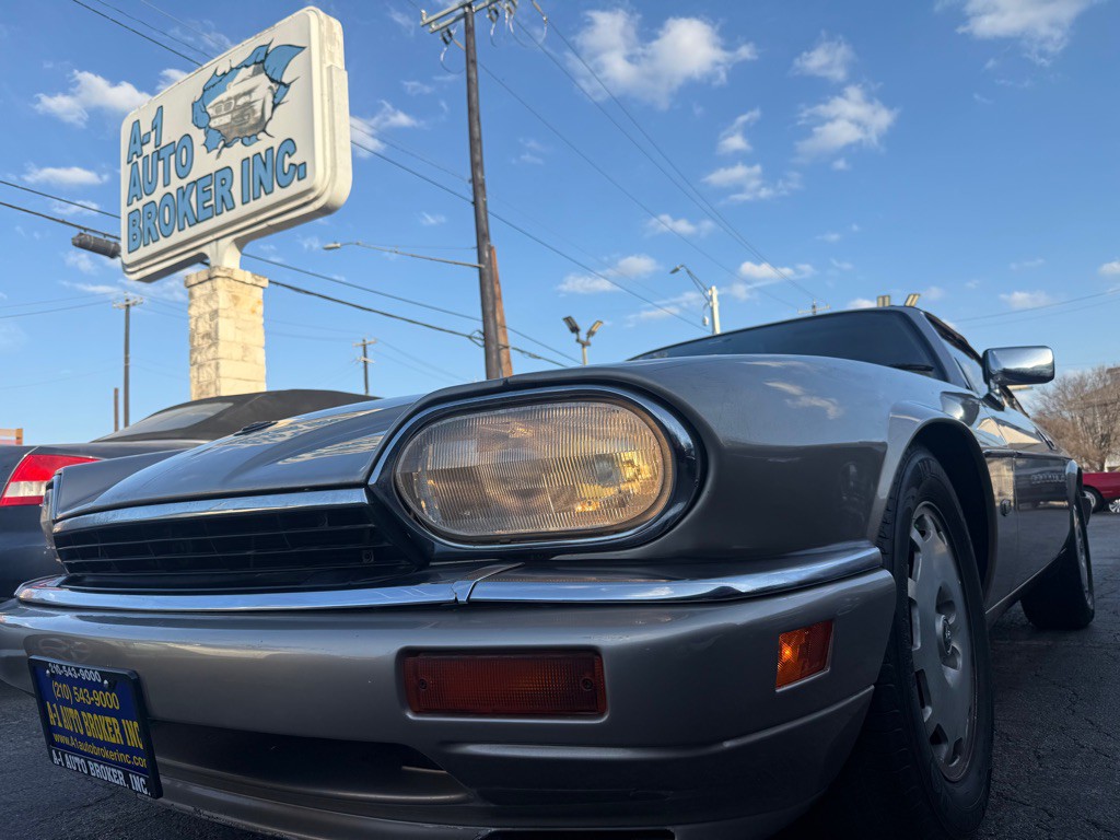 1996 Jaguar XJ Image 1