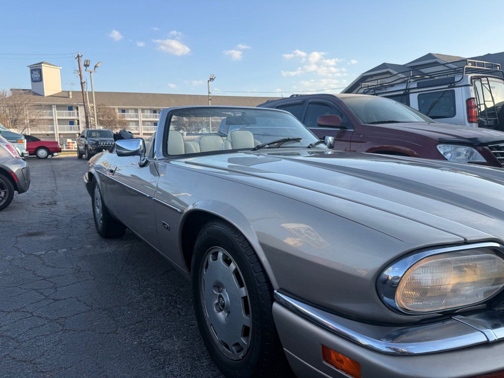 1996 Jaguar XJ Image 10