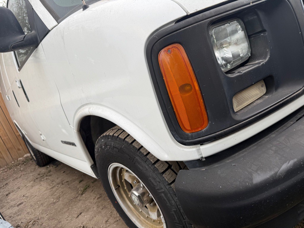 1996 GMC Savana Image 3