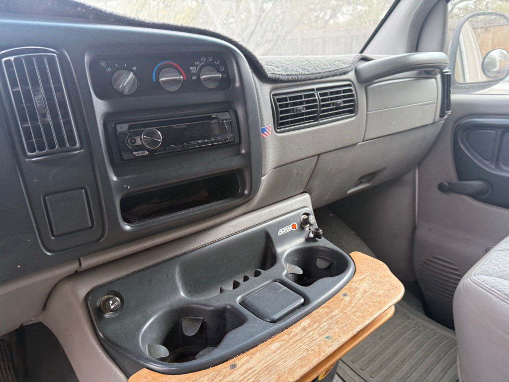 1996 GMC Savana Image 9