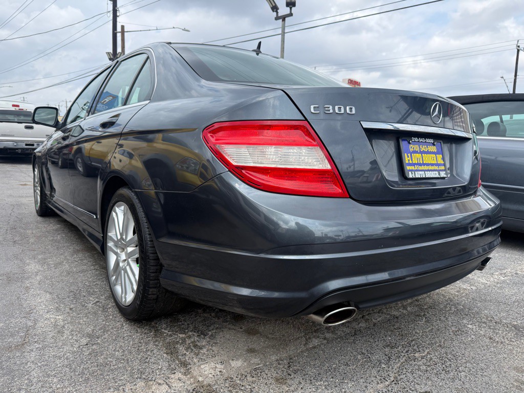 2008 Mercedes-Benz C-Class Image 2