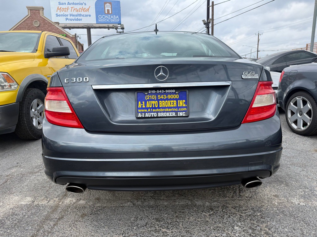 2008 Mercedes-Benz C-Class Image 3