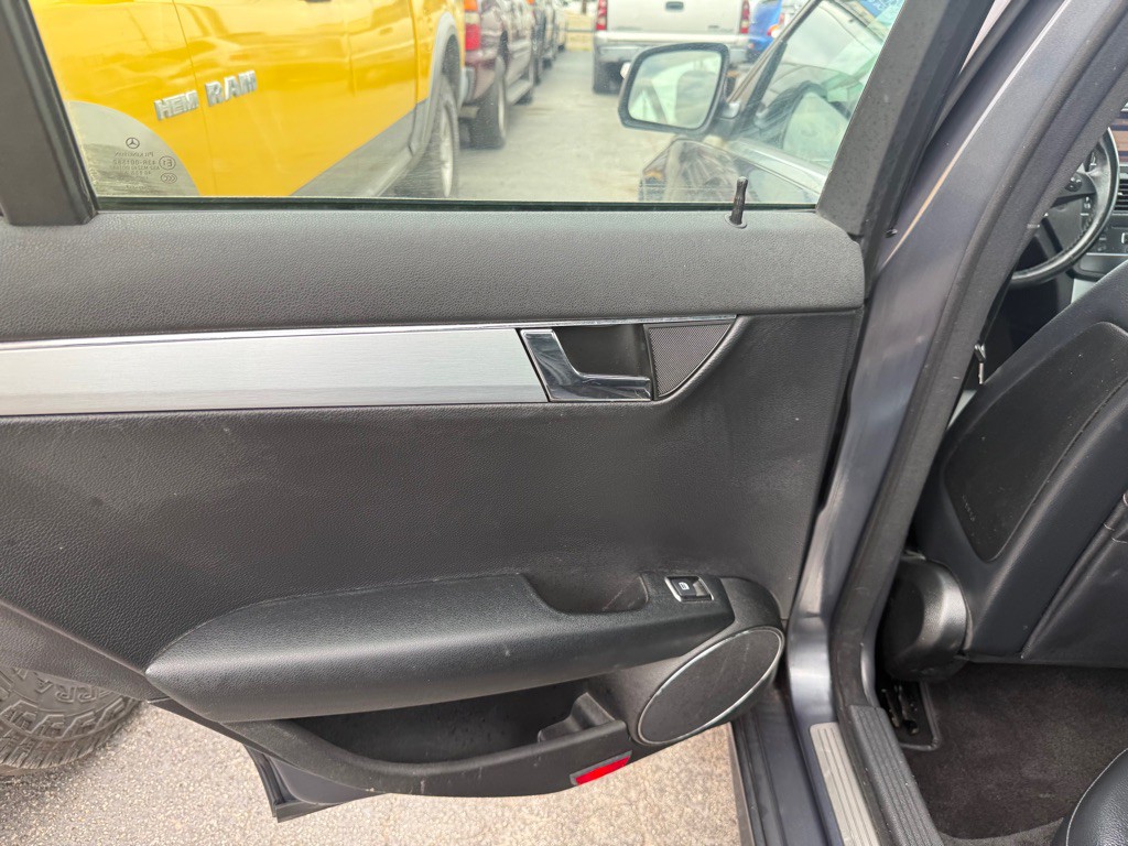 2008 Mercedes-Benz C-Class Image 9