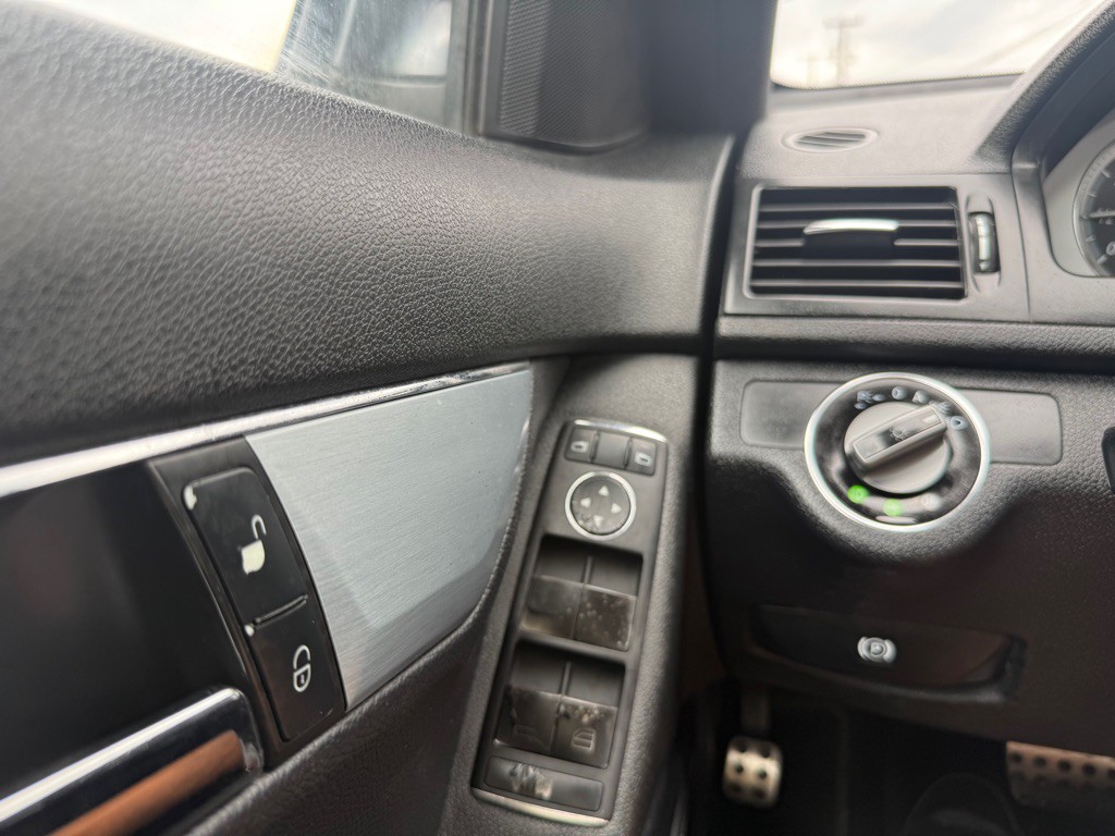 2008 Mercedes-Benz C-Class Image 26