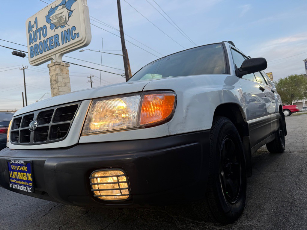 1999 Subaru Forester Image 1