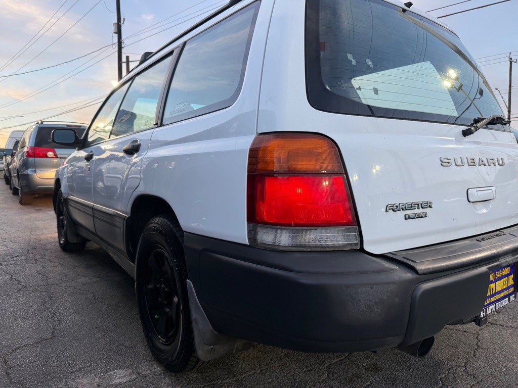 1999 Subaru Forester Image 2
