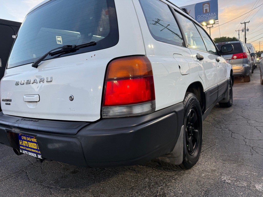 1999 Subaru Forester Image 4