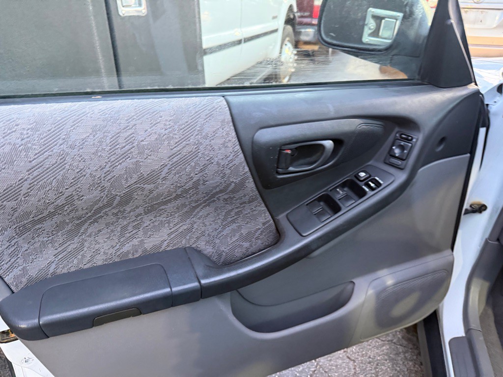 1999 Subaru Forester Image 9