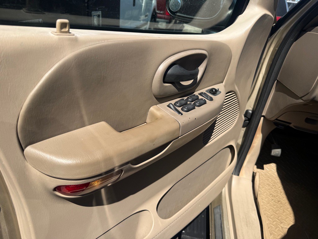 2001 Ford F-150 Image 8