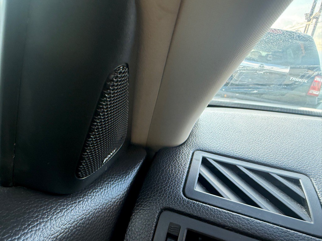 2011 Ford Fusion Image 25