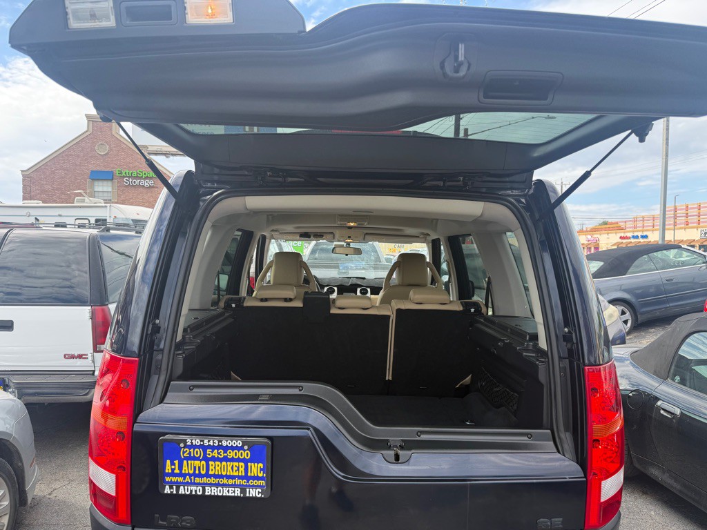 2005 Land Rover LR3 Image 11