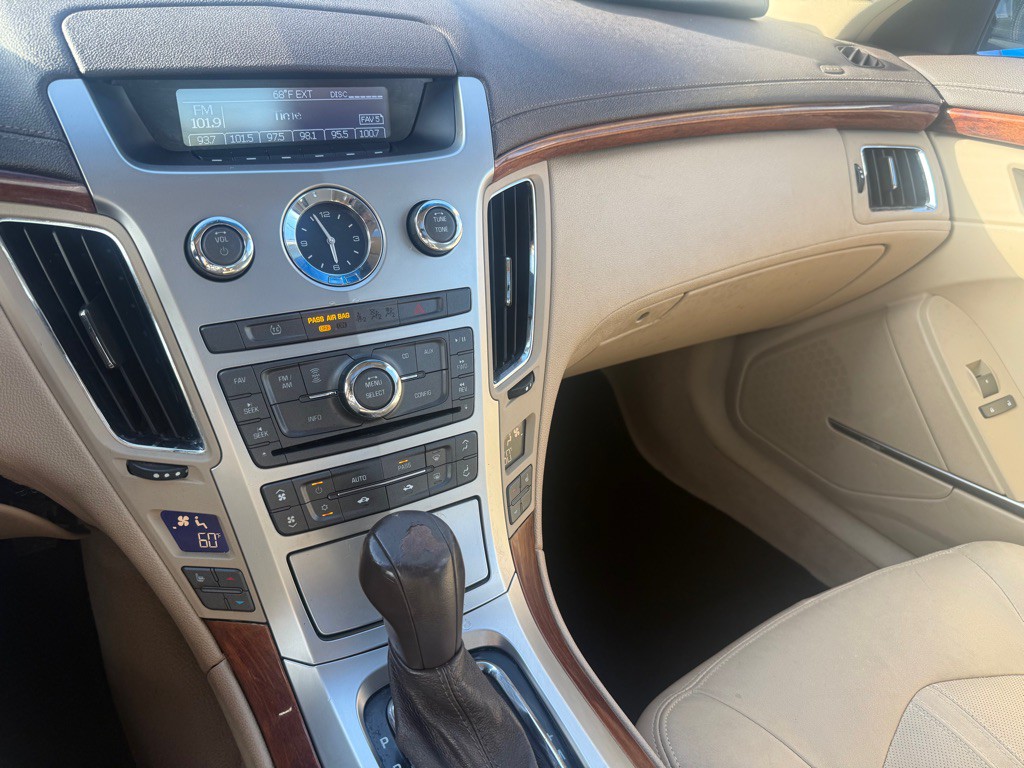 2010 Cadillac CTS Image 21