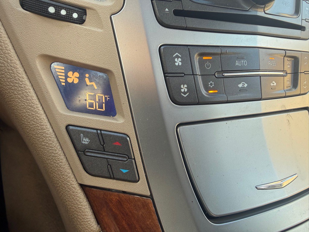 2010 Cadillac CTS Image 23