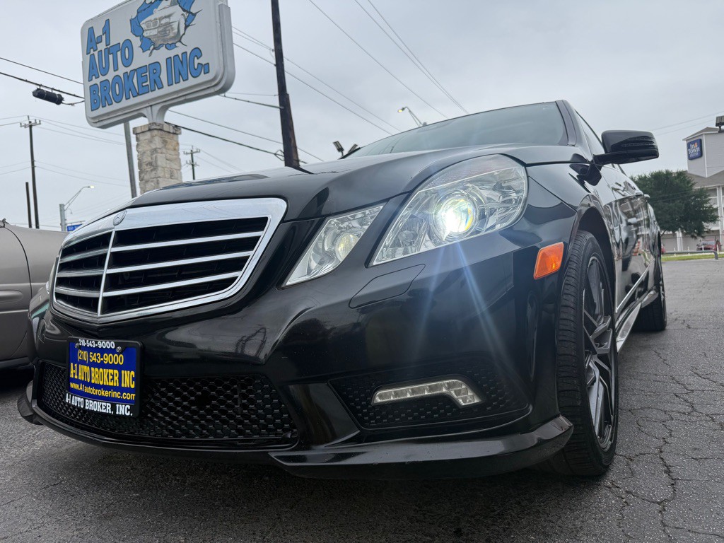 2011 Mercedes-Benz E-Class Image 1