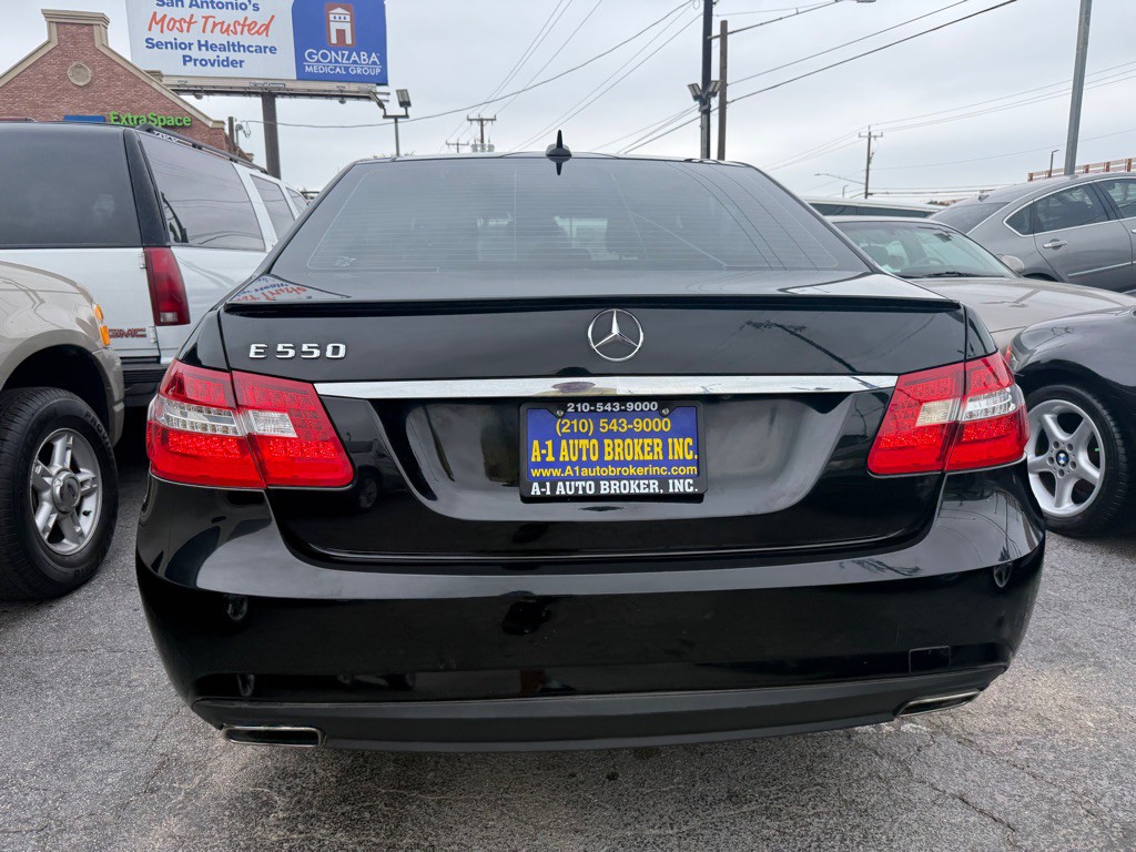 2011 Mercedes-Benz E-Class Image 3