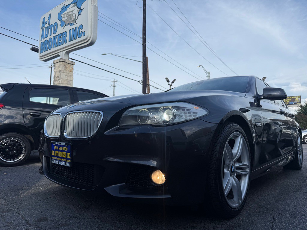 2011 BMW 5 Series Image 1