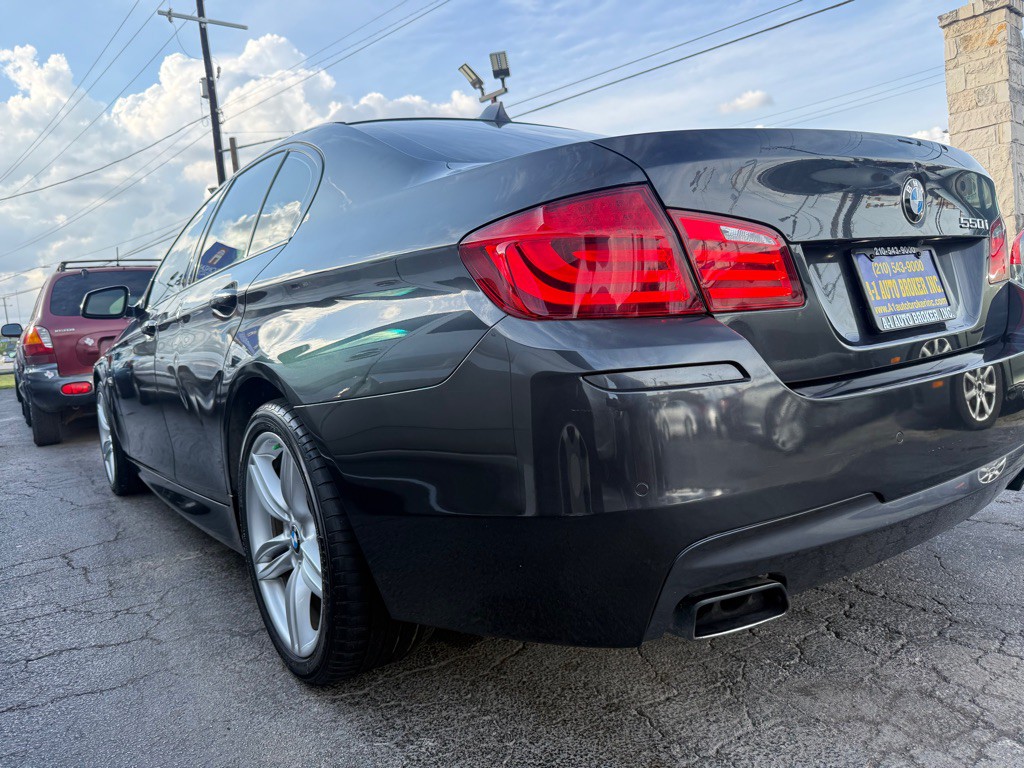 2011 BMW 5 Series Image 2