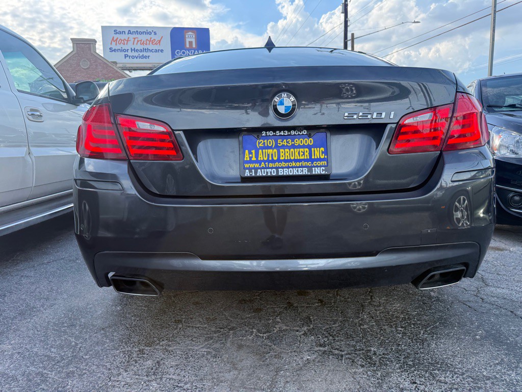2011 BMW 5 Series Image 3